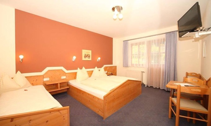 Haus im Ennstal Bed & Breakfast | Vierbettzimmer mit Bad, WC - HP - Golf- und Skipension Krug