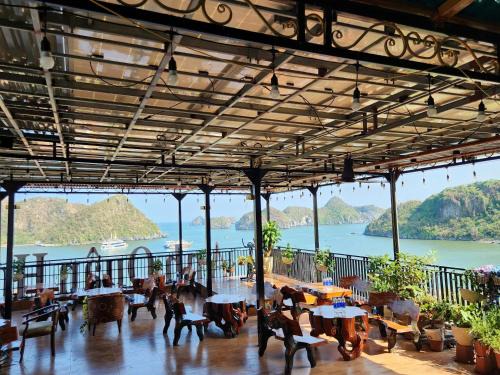 Cat Hai Hotel | View Point - Anh Quan