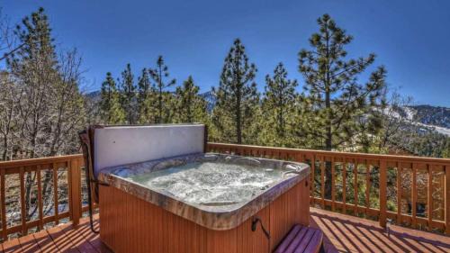 Upper Moonridge House | Views at Wolf Lodge by AvantStay Magnificent Views w Hot Tub Sauna