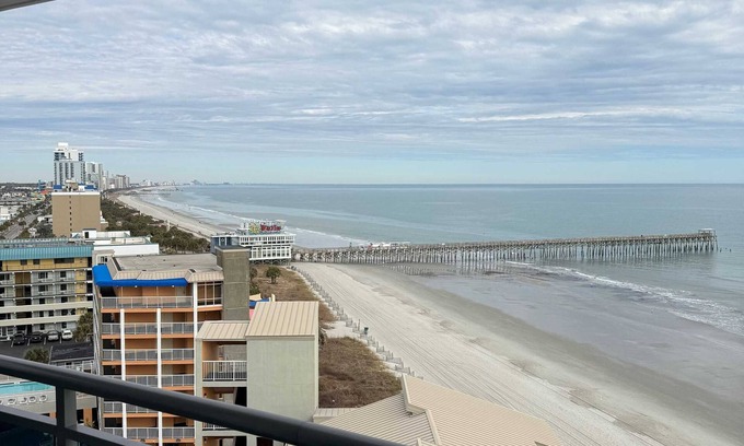 Downtown Myrtle Beach Condo | Views for miles from the 11th floor - 1101