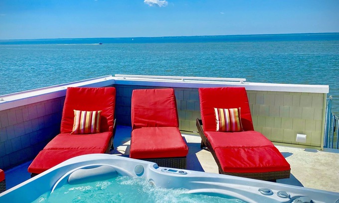 North Beach Haven House | Views! Views! Views! On the Water with Rooftop HotTub! Sept Weekends Available!