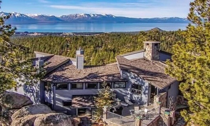 Tahoe Village House | VIEWS! Walk to Ski Resorts-Private Hot Tub, Sauna, Steam Room, Great Location!