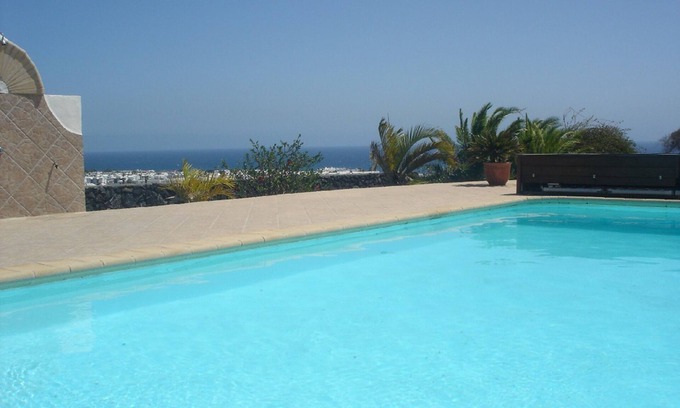 Puerto del Carmen Villa | VILLA/HOLIDAY HOUSE BETWEEN GOLF COURSE AND BEACH WITH POOL SAUNA AND JACUZZI