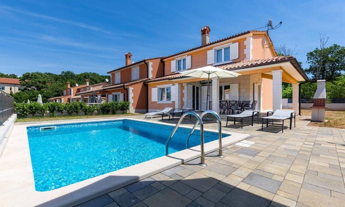 Valdebek Villa | Vila Lotus 13i by Istrabook