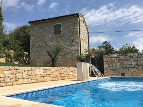 Labinci Bed & Breakfast | Villa Šterna II - Ferienhaus mit Pool und Garten