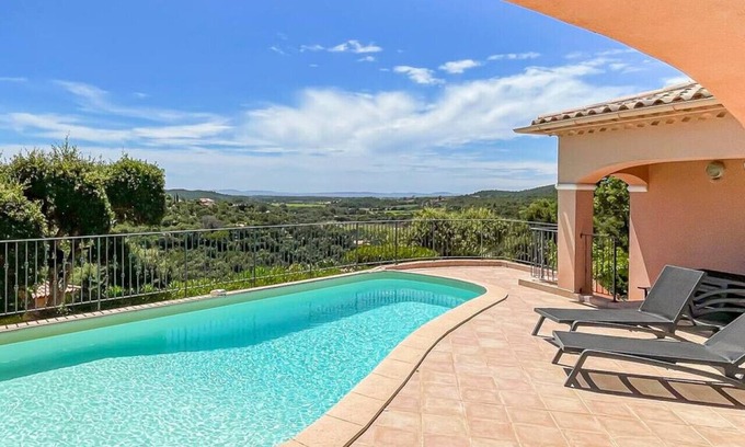 La Londe-les-Maures Apartment | Villa 15mn from the beach, wifi, air conditioning, sea view