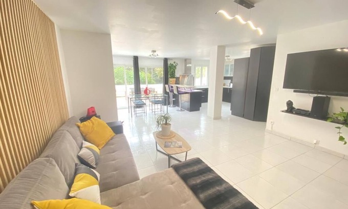 Le Beausset House | Villa 6 persons/pool/jacuzzi/campagne/terrain de pétanque/15 km Bandol