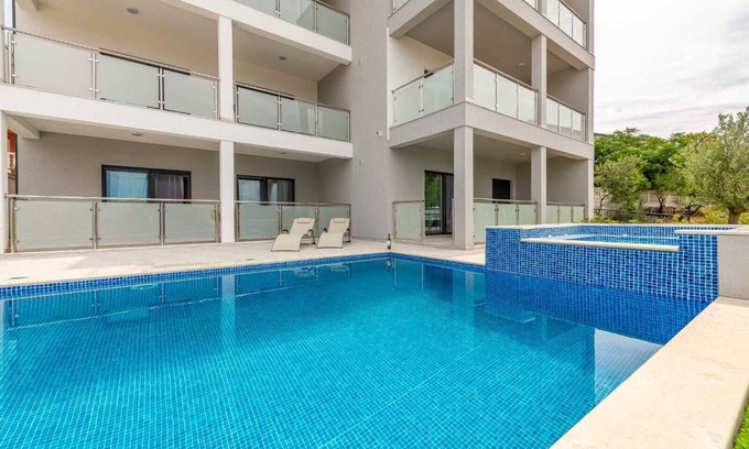 Karlobag Apartment | Villa 80m from the beach with the big pool in garden