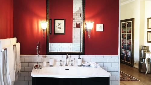 Somerset West House | Villa Adalbert Guesthouse