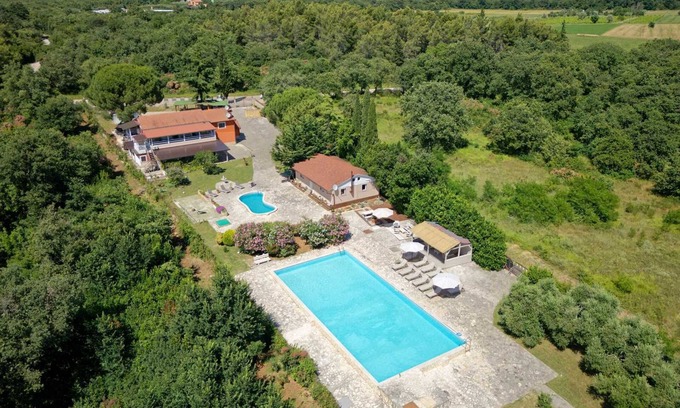 Valica Villa | Villa Al Parco - 14 Persons, 6 Bedrooms, Neighbor free, Private Pool