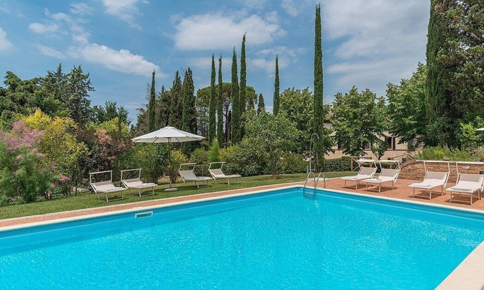 Asciano House | Villa Alba: A charming two-story villa situated in a quiet location, surrounded by a wonderful garden, with Free WI-FI.