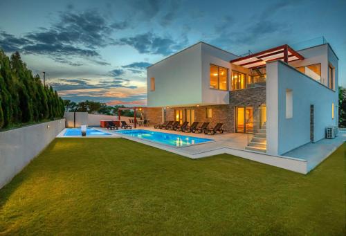 Banjole Villa | Villa am Meer mit Pool & Kinderpool - Leon's Holiday Homes