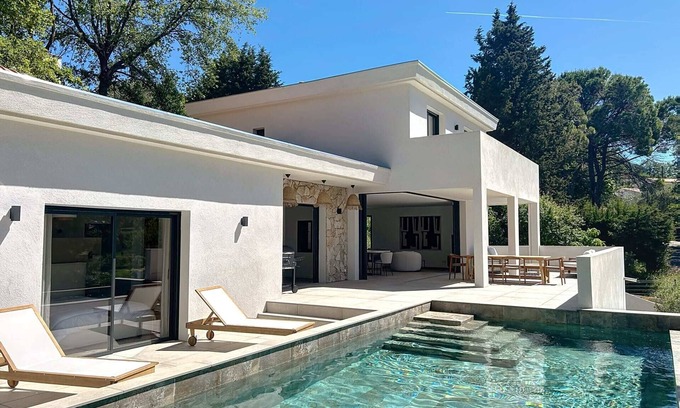 Le Rouret Apartment | Villa Ambre - Three Bedroom Apartment, Sleeps 6