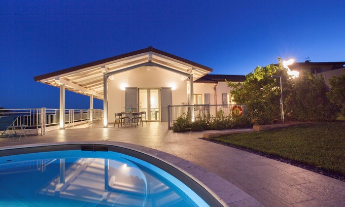 Campagnatico Villa | Villa Ambretta with Private Swimming Pool, Garden and Barbecue