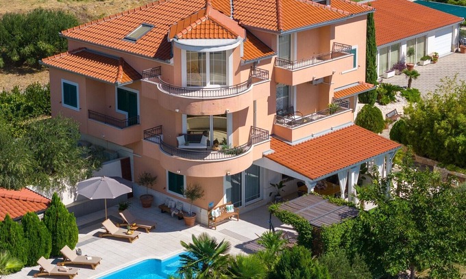Mravince Villa | Villa Anita with private pool, gym, 6 bedrooms, sea view