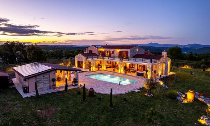 Hrboki Villa | Villa Antea for 10 people near Barban with heated pool 75 m2 - wellness & large garden - full service