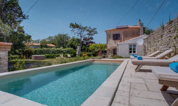 Osor Villa | Villa Antiqua