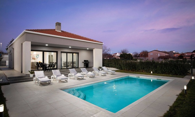 Sikici Villa | Villa Aria - family friendly in Pula for 6 people with private swimming pool