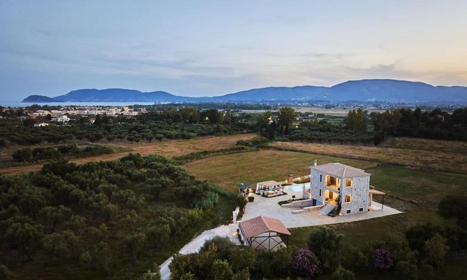 Kalamaki Villa | Villa Arianna, close to the beach!