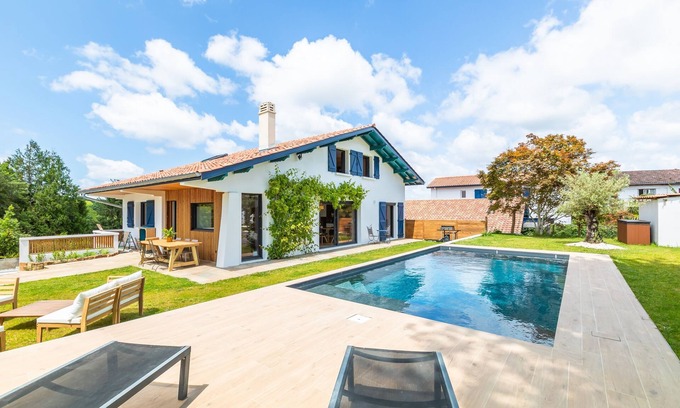 Bassussarry Villa | Villa Arlo - Villa climatisée avec piscine