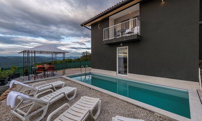 Vizinada Villa | Villa Art House with Pool