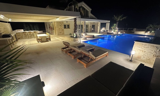 Apokoronas Villa | Villa Athena luxury Villa,Vamos,13.5/5m Swimming pool,floodlit Pickleball court