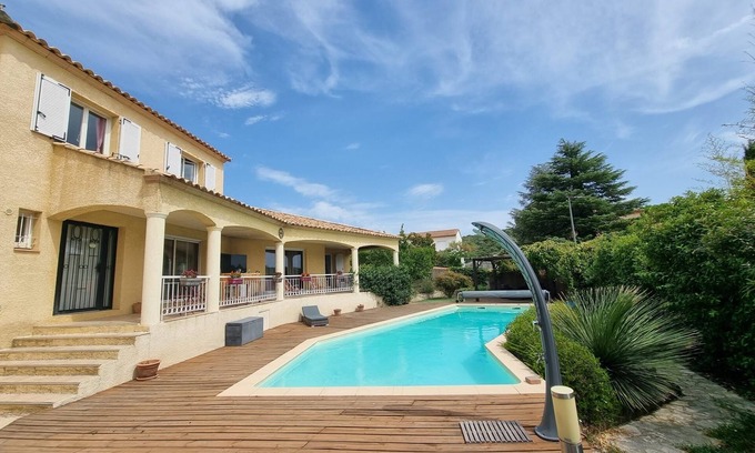 Vailhauques Villa | Villa au Calme Avec Piscine Chauffée - 5 Chambres