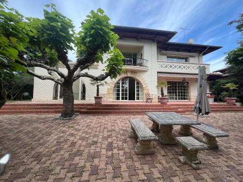 Arcachon Villa | Villa avec Piscine Intérieure, 5 Chambres, Proche Plage et Commerces à Arcachon - FR-1-374-220