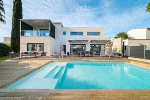 Castelnau-le-Lez Villa | Villa Azurea - At the gates of Montpellier - 10 p