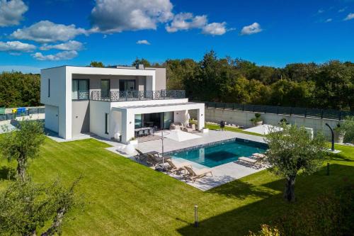 Butkovici Villa | Villa BB Rapsody 10 with heated salt water pool