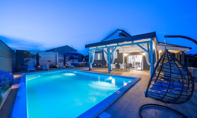 Sosici Villa | Villa Beauty with Heated Pool, Sauna and Hot tub