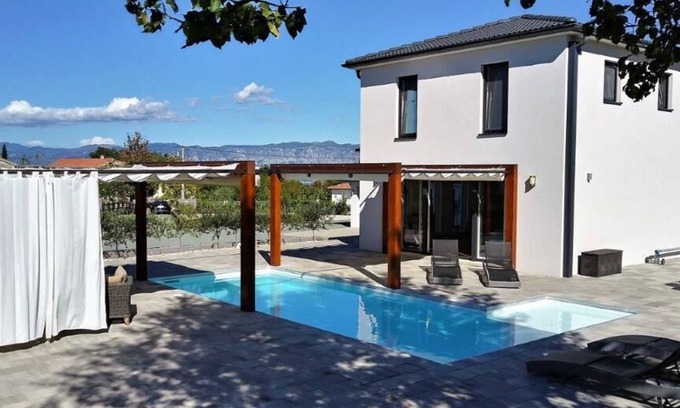 Rasopasno Villa | Villa Beeches with heated pool