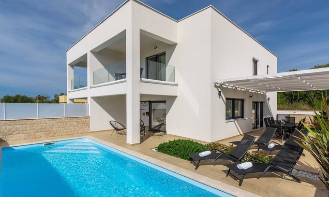 Milohnici Villa | Villa Bella Vista B - contemporary villa with a private pool near a beach