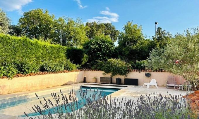 Marcy-l'Etoile Villa | Villa Bellevue with swimming pool in western Lyon