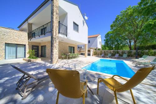 Moscenicka Draga Villa | VILLA - BELLISSIMA Malinska with private heated pool and table tennis - smart TV