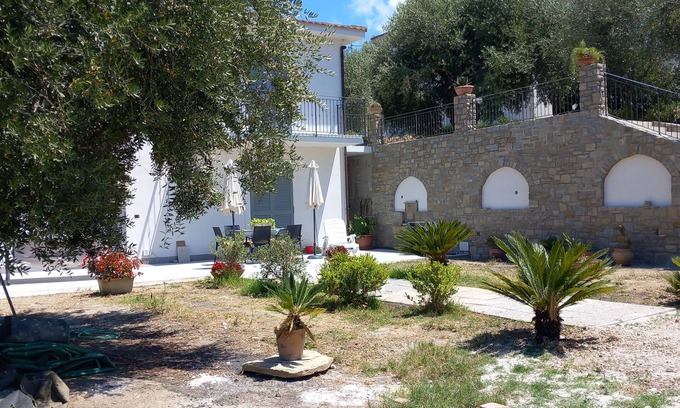 Perdifumo Villa | Villa between olive groves and the sea