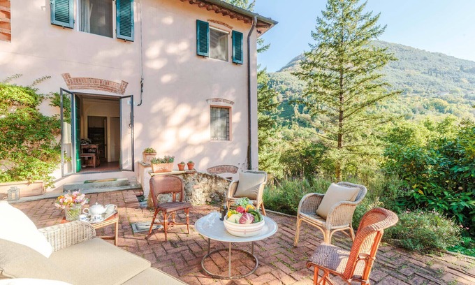Camaiore Villa | Villa Birdsong, among the Woods in Camaiore