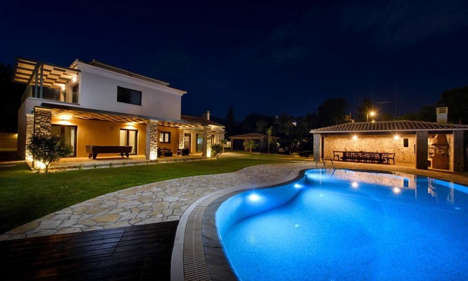 Dassia Villa | Villa Black White Dassia