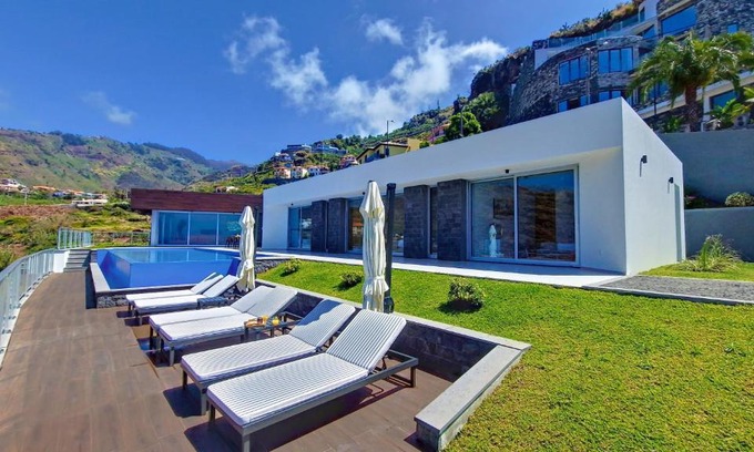 Tabua Villa | Villa Blue Horizon by LovelyStay