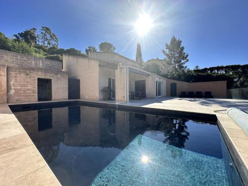 La Londe-les-Maures Villa | VILLA BOUGINVILLEES pour 12 personnes avec piscine chauffée et vue mer à La Londe-Les-Maures