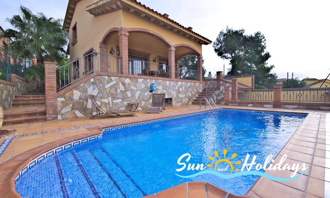 El Vendrell House | Villa Bruna for 8 people with private pool, large garden and sea views