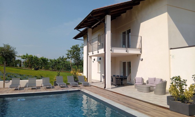 Verduno Villa | Villa Burlotto is a holiday home with a private pool, in Piedmont near La Morra