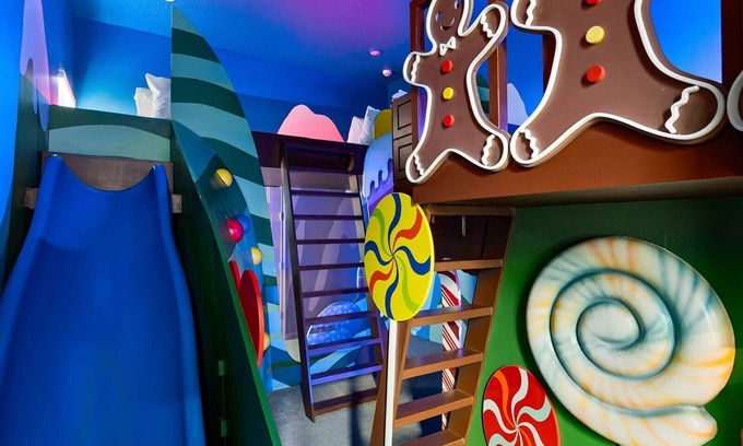 Loughman House | Villa by Villatel | Music Studio, Candy Theme BR, Arcade, Gym, Pool, Near Disney