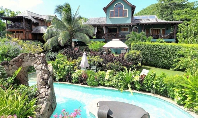 Trouya Villa | Villa C est La Vie 3BR in Trouya by Personal Villas - Stunning Hideaway