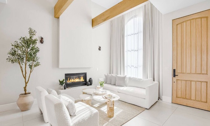 Studio City Villa | Villa Camellia - Charming 5 BR Home in the heart of Studio City