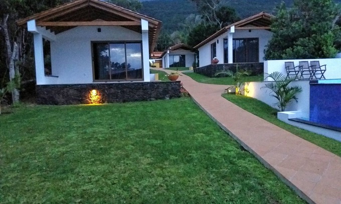 Urzelina House | Villa Casteletes- Bangalow Sea View