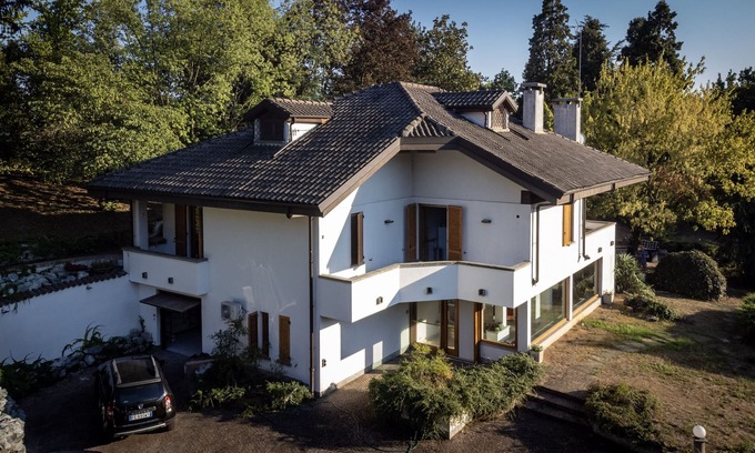 Castelletto Monferrato Villa | Villa Casteletto Monferrato Pool and Tennis Court