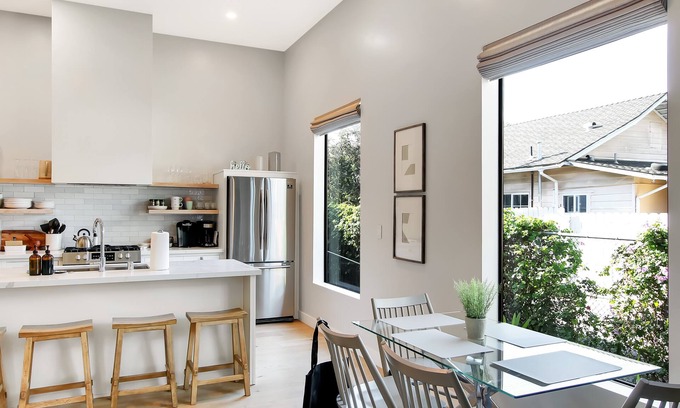 Santa Barbara Villa | Villa Castillo 5 - Dog Friendly, Immaculate villa steps to downtown with central A/C