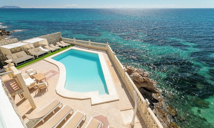 Coveta Fuma Villa | Villa Celia located on the first line of the sea with direct access to the sea!