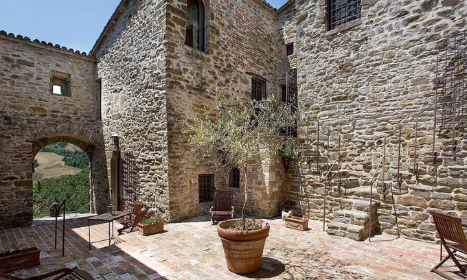 Umbertide House | Villa Cenobio C: A characteristic and welcoming studio apartment made of stone, with Free WI-FI.